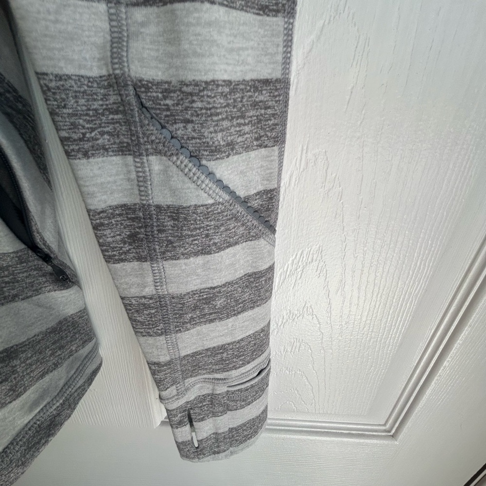 LuLuLemon 1/4 jacket - Picture 4 of 6